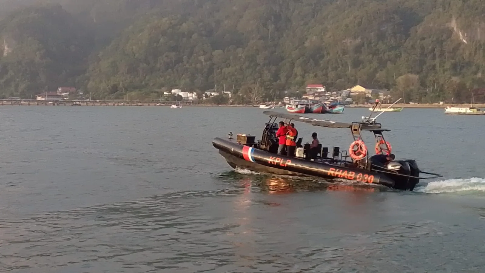 Speedboat Rombongan KSDA Kaimana Tenggelam di Perairan Karawai, 7 Orang Selamat