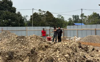Murni Swadaya Tanpa Dana Pemerintah, Kader PDI Perjuangan Mimika Gotong Royong Bangun Rumah Perjuangan