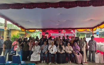 Reses Anggota DPR Papua Tengah Yohanes Felix: Diwarnai Keluhan Warga: Antre PPDB Tengah Malam dan Kabel PLN Menempel di Atap Rumah