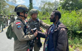 Patroli Gabungan Damai Cartenz dan TNI di Muara, Warga Apresiasi Kehadiran Aparat