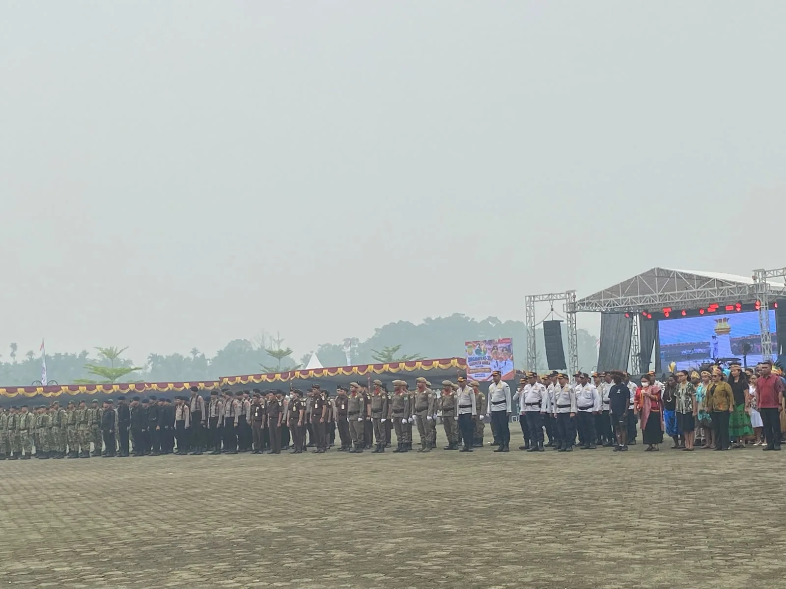Kabut Asap Selimuti HUT ke-30 Mimika, Bupati Siapkan Kebijakan Sekolah Daring