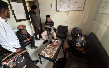 Buronan Pembakaran Camp PT Unggul di Puncak Sejak 2021 Ditangkap, Satgas Damai Cartenz Amankan Kapak dan Parang