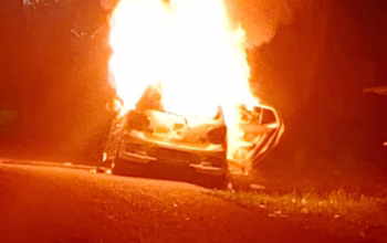 Diduga Dituduh Tabrak Warga, Mobil Alya Dibakar Massa di Kwamki Narama