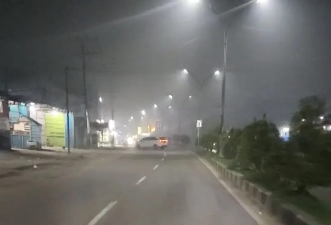 Kabut Asap Kian Pekat Selimuti Timika hingga Malam, Warga Diimbau Gunakan Masker